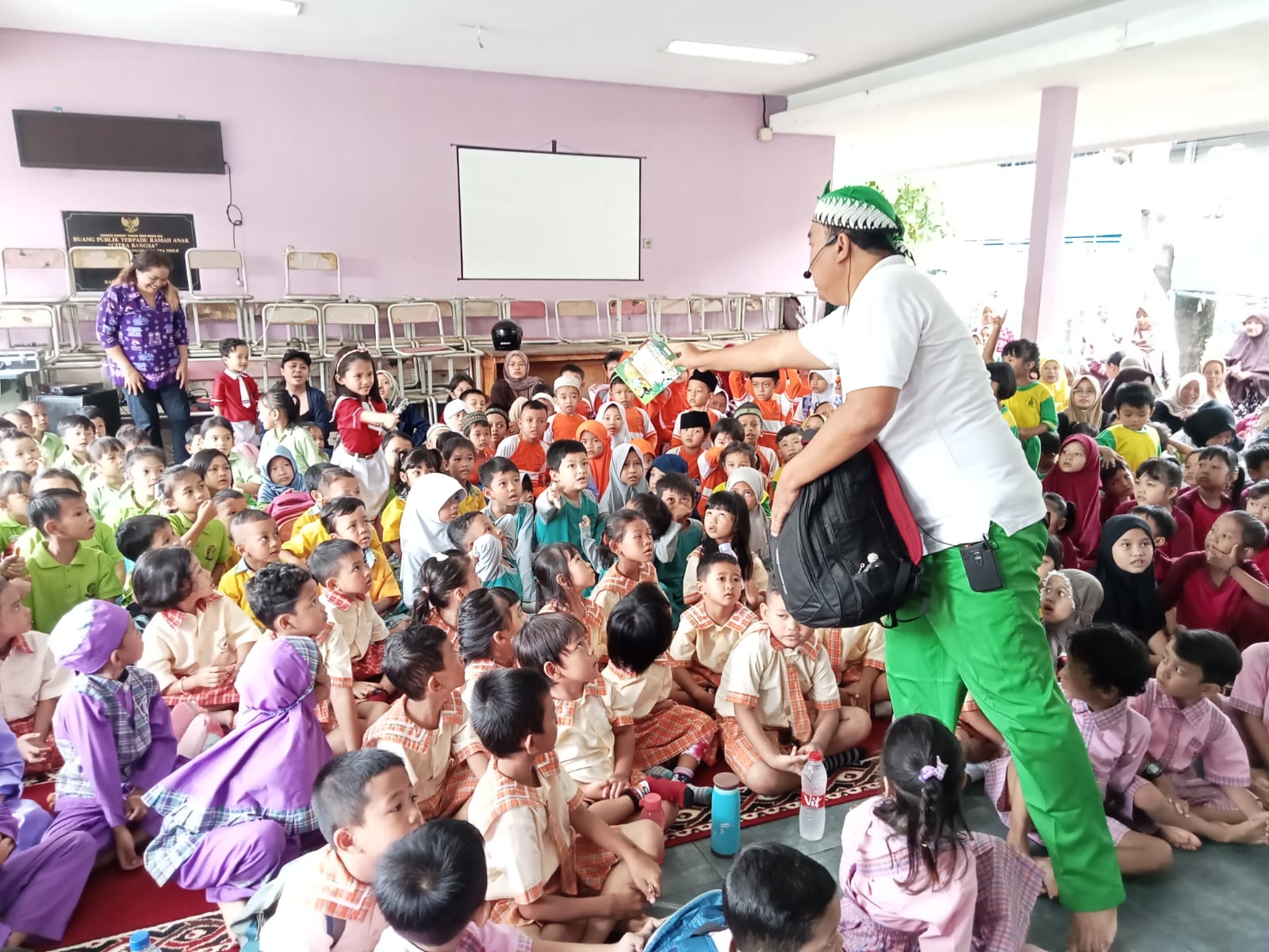 Peringatan Hari Ibu Nasional : Mendongeng Bersama Kak Ardy